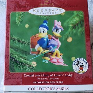 NWT - 2000 Donald and Daisy at Lovers' Lodge, Romantic Vacations #3, Disney
